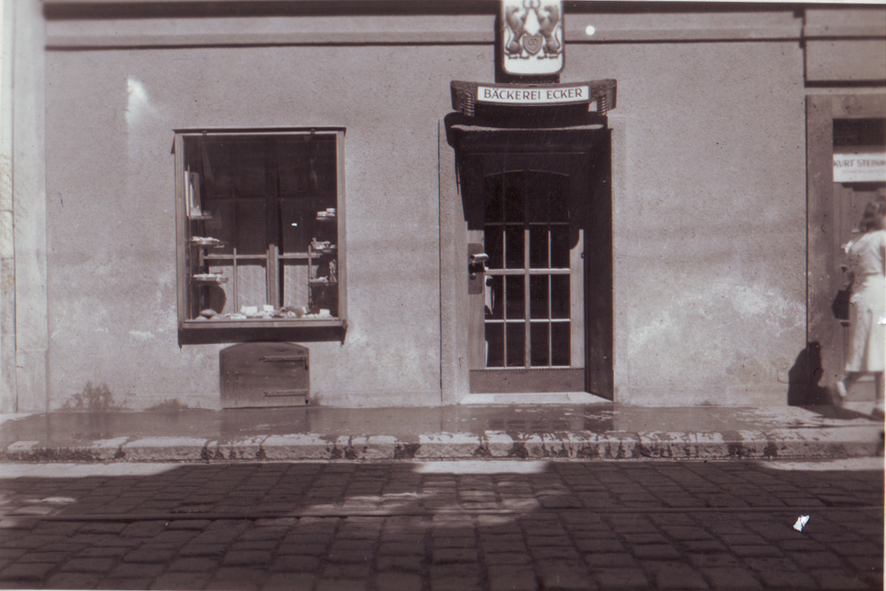 Datei:Jakoministrasse 9-1955-auslage.jpg