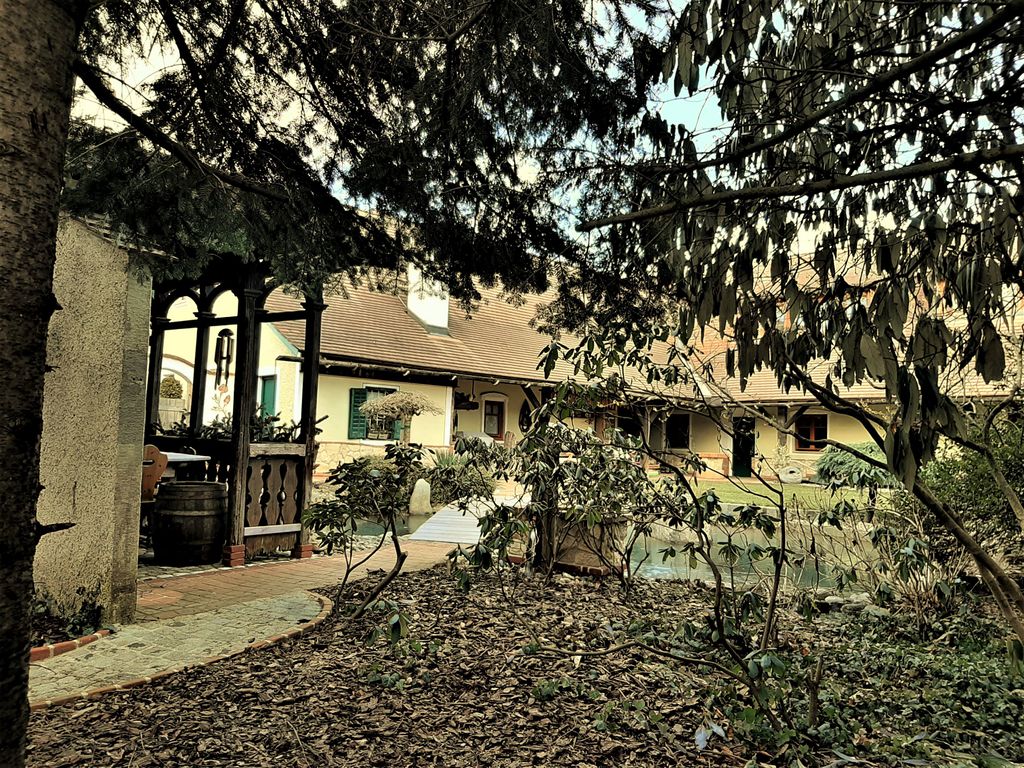 Datei:Neustiftweg 17,Innenhof.jpg