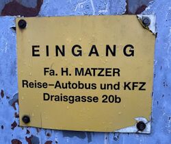 Vergessenes Eingangsschild zur Firma Heribert Matzer - 2022